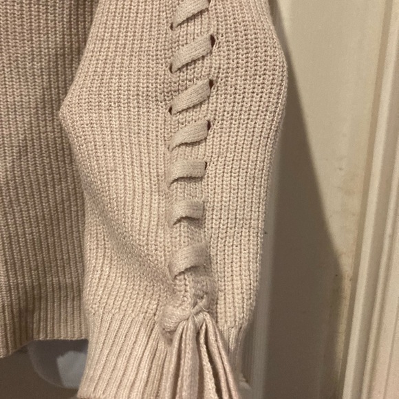 Ladies American Eagle Beige Braided Sweater - Picture 3 of 4
